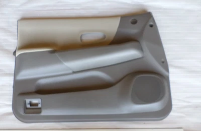 Nuevo panel de moldura de puerta delantera izquierda genuino OEM 2001-2007 Mitsubishi Montero Sport  Foto 1 de 2