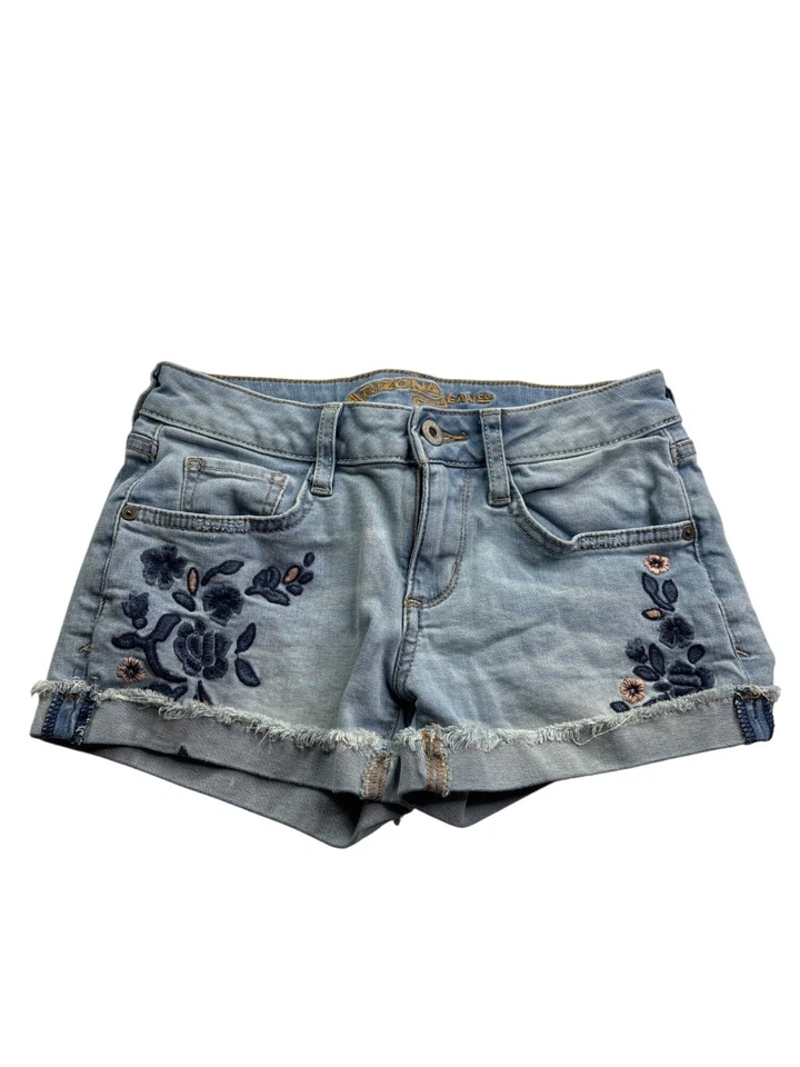 Pantalones cortos de mezclilla bordados florales de Arizona para mujer talla 0 azul lavado claro con puños Foto 1 de 4