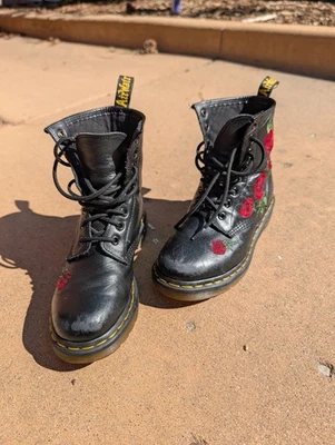 Dr Doc Martens Boots 1460 Vonda Womens Size 6 Floral Black Red Roses Flowers - Image 1 of 4