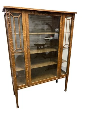 Armário curio de carvalho com trava fina - Imagem 1 de 4