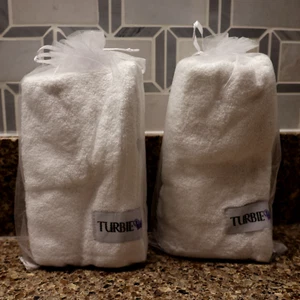 Lot 2 x Turbie Twist Cotton Hair Towels Gift Bagged White NEW - Picture 1 of 4