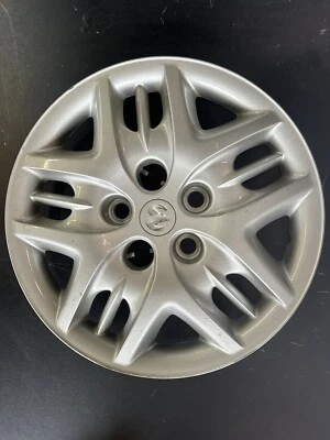 Cubierta de rueda tapacubos Dodge Caravan 2001-2005 15" OEM. 04766971AA Foto 1 de 4