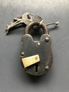 Handmade Traditional old english padlock 2 lever Antique Iron - LARGE - Picture 1 of 2