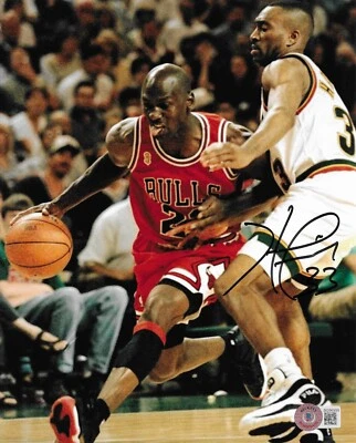 Foto autografiada por Hersey Hawkins 8x10 BAS Seattle Supersonics 90 v Jordan Foto 1 de 2
