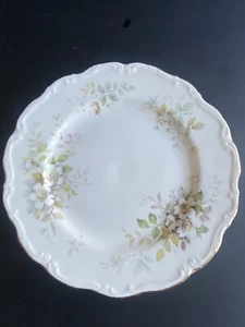 Royal Albert Bone China 8” Salad Dessert Plate Haworth 1982 - Imagen 1 de 5
