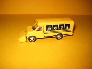 Muscle Machines - 1:64 - Monster Garage - Skool Bus Ponton Boat - Foto 1 di 5