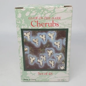 Juego de 48 adornos miniatura de ángel querubín vintage brillan en la oscuridad nuevos en caja  - Imagen 1 de 3