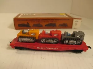 Tyco Skid Flat Car w/3 Tractors Great Northern 351-B - HO Scale w/Original Box - Picture 1 of 9