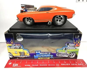 1969 Chevrolet Chevelle Muscle Machines Die-Cast 1:18 Orange - Picture 1 of 12