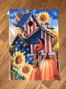 Nuevo con etiquetas NUEVO EE. UU. Pajarera Patriótica Pájaro Azul Cardinal Girasol Calabaza Bandera 🙂174 - Imagen 1 de 3