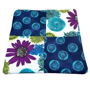 Neue handgefertigte gesteppte Baumwolle Untersetzer blau und lila vorne schwarz und weiß hinten - Bild 1 von 2