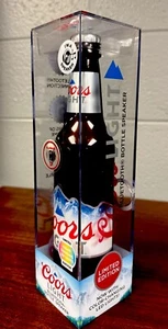 Coors Light Bottle Altoparlante Bluetooth Integrato Multicolore Edizione Limitata (NUOVO) - Foto 1 di 5