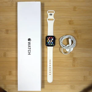 Apple Watch Series SE 1st Gen (A2355) - 40 mm - Black - GPS <E - 81% Battery - Zdjęcie 1 z 11