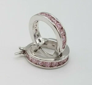 Pendientes de aro Huggie de plata de ley 925 púrpura claro con piedras de circonita cúbica - Imagen 1 de 9