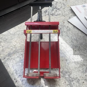OMG Roofing Olybond 500 Spotshot Hand Applicator Dispensing Gun - Picture 1 of 4