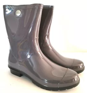 NEW WOMEN' UGGS SIENNA ENAMEL NIGHTFALL SHORT RUBBER RAIN BOOTS SIZE US 10 - Picture 1 of 8