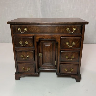 Винтажный стол продавца Allthorpe Living History образец 11 дюймов высота x 12 дюймов ширина x 7 дюймов глубина - Изображение 1 из 4