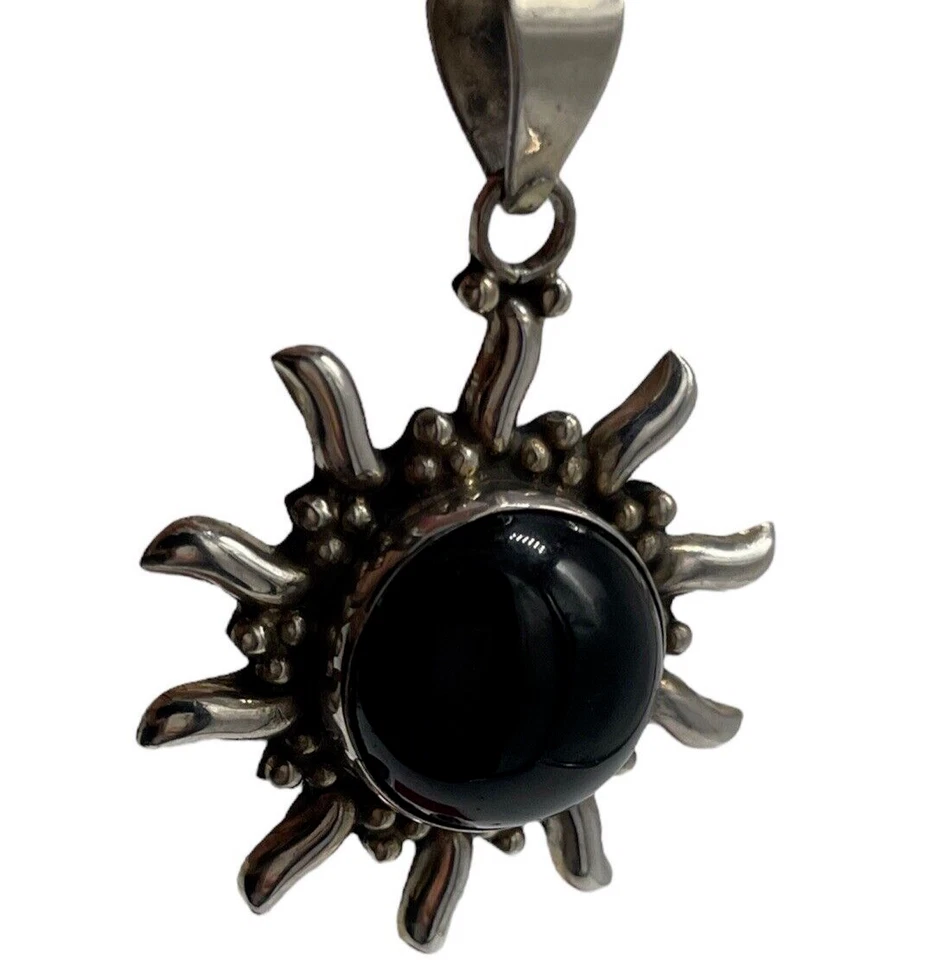 CIONDOLO PER COLLLANA UOMO E DONNA SOLE INDIANO DI ONICE NERO LISCIO ARGENTO 925 - Immagine 1 di 4