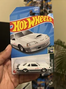 Hot Wheels Matt and Debbie Hay's 1988 Pro Street Thunderbird blanco #56 - 2023 - Imagen 1 de 4