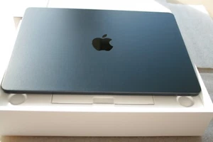 Macbook Air 13,6" M3 ( 512GB / 16GB / Midnight Blue ) OS Office Apple-Händler - Bild 1 von 10