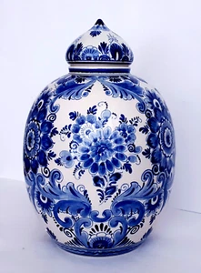 DELFT BLUE & WHITE GINGER JAR LIDDED VASE 13 INCHES HAND PAINTED RARE EXCELLENT - Picture 1 of 7