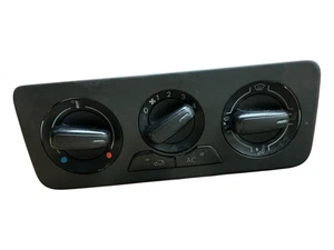 AUDI A1 8X CLIMATE CONTROL PANEL 8X0820045 90151465 - Picture 1 of 6