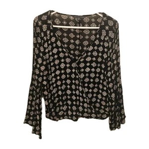 American Eagle Black White Pattern Wrap Crop Bell Long Sleeve Top Size M - Picture 1 of 5