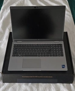 Ordinateur portable Dell Latitude 5540 i7-1365U 15" FHD 16 Go 512 Go IR CAM/MIC FPR, SCR & CV3 - Photo 1/7