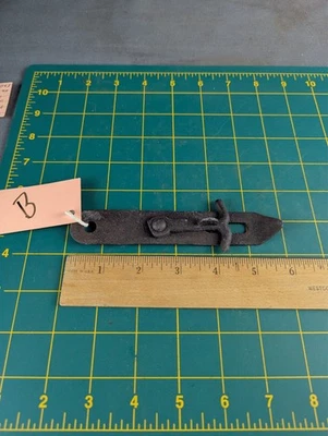 Antiguo cerrojo de hierro con gancho giratorio integral 5 3/4" de largo B Foto 1 de 4