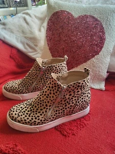 Soda Taylor Women's Size 7.5 Cheetah Fashion Wedge Shoes Side Zipper - Picture 1 of 3