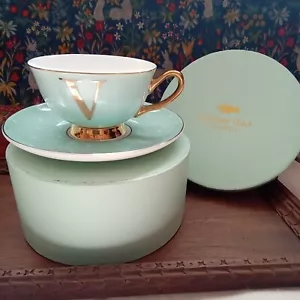 ALPHABET CUP AND SAUCER BOMBAY DUCK NEW BOXED LETTER V - Picture 1 of 7