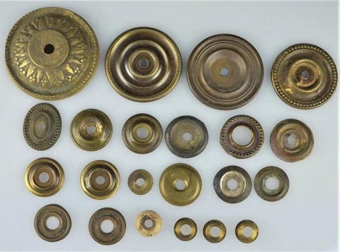 LOT OF (22) BRASS ROSETTE PULL BACKPLATES - ASSORTED PULL PARTS - SALVAGED Cover