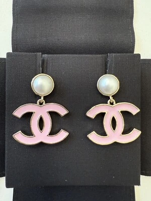 New Chanel 25P CC Logo Pink Metal Resin Gold Stud White Pearl Pendant Earrings - Image 1 of 4
