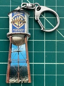 Warner Bros Studio Water Tower 1998 75 años llavero clip doble cara - Imagen 1 de 4
