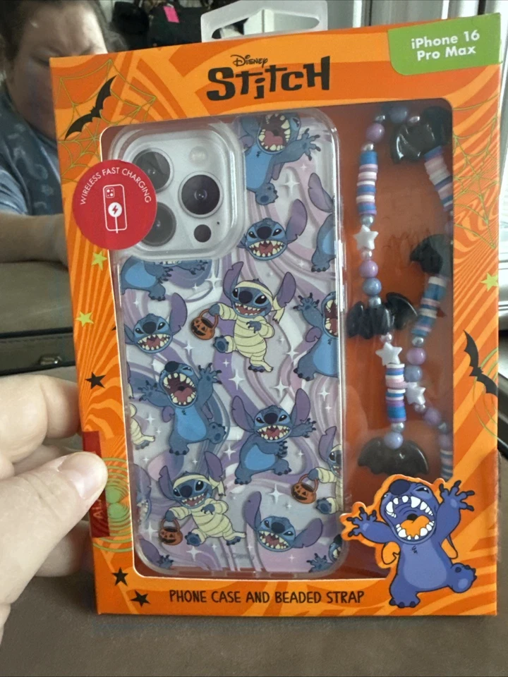 Funda de teléfono Disney Stitch iPhone 13/14/15 con correa de murciélago con cuentas momia de Halloween nueva con etiquetas Foto 1 de 3