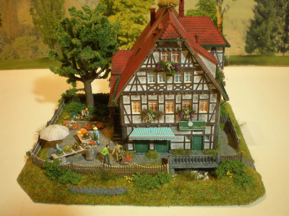 HO Diorama HO 1:87 Half-Timbered House Flower Shop Nursery Patinated Illuminated - Image 1 of 4