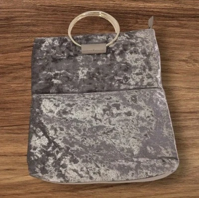 Bolso de Mano Sole Society Terciopelo Bolso sin asas Círculo Asas Delgado Plegable Terciopelo Foto 1 de 4