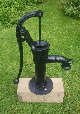 Vintage Cast Iron Water Pump Heavy Duty with Handle. Great Garden Feature! Cover