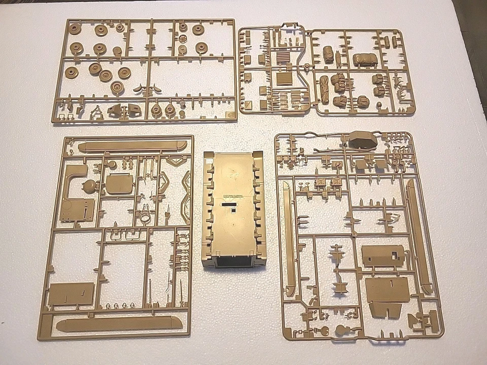 Lote de peças Tamiya 35265 1/35 U.S. M113A2 blindado transporte de pessoal versão deserto - Imagem 1 de 1