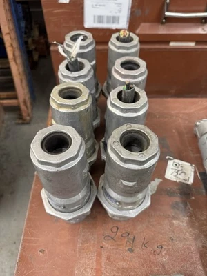 Enchufe Cooper Crouse-Hinds APJ6485 Arktite 60A 3 cables 4 polos 600V APJ 6485 60 amperios Foto 1 de 4