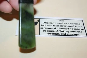 Collar colgante de jade Toki piedra verde Aroha maorí Nueva Zelanda Nueva Zelanda 3" J6 - Imagen 1 de 5