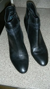 bandolino baruffi platform ankle booties