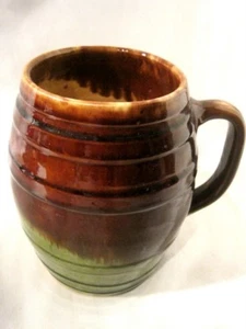 RIESIGER FRÜHER GELBER WARE GRIFF FASS KRUG 6 3/4" HOCH 7 TASSEN Yoware - Bild 1 von 4