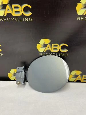 Nissan Máxima 2009-2014 puerta trasera del tanque de combustible OEM Foto 1 de 4