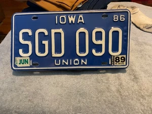 1986 Iowa License Plate with 1989 Sticker Union County SGD 090 - Picture 1 of 2