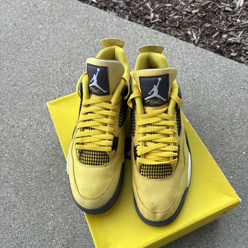 Taglia 10 5 Jordan 4 Retro Mid Lightning con scatola
