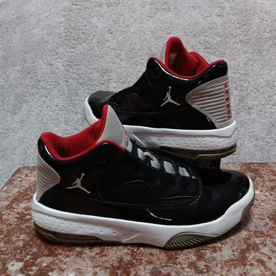 Tênis de basquete masculino Nike Air Jordan MAX AURA 2 tamanho 8 preto/vermelho - Imagem 1 de 4