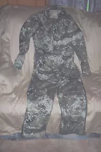 Boys Medium Coveralls Insulated Hunting Coveralls Strata Camo Boys Youth Medium - Picture 1 of 5