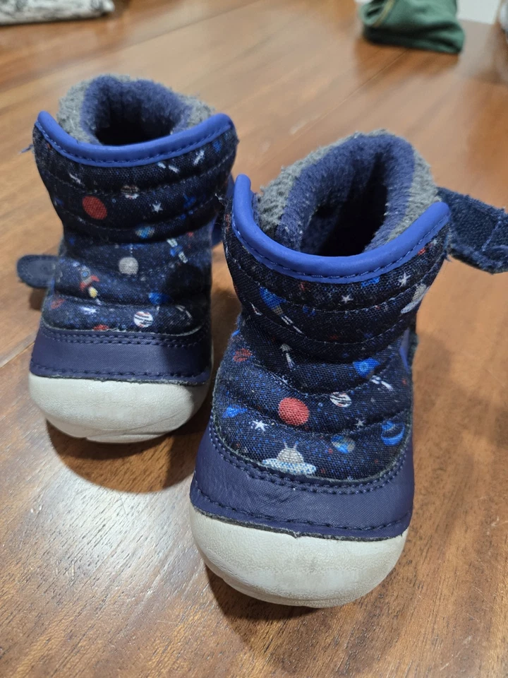 BOTAS ESPACIALES para niños pequeños talla 5,5 EE. UU. Foto 1 de 2