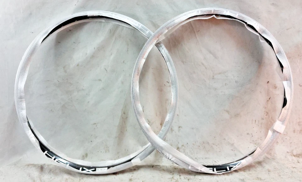 Juego de llantas de bicicleta MTB 32S Sun Ringle TR29 Helix TLR 26" 2020 disco sin cámara doble pared Foto 1 de 4